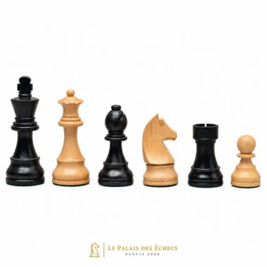 Jeu d'échecs en bois de buis et buis ébonisé, pièces alignées de face