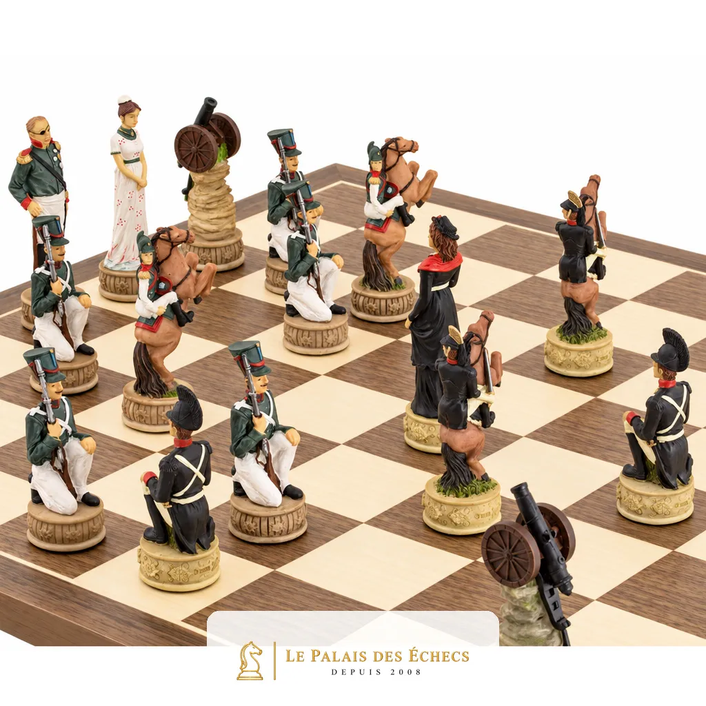 Pièces napoléoniennes avec canon et cavaliers, vue plongeante sur l'échiquier