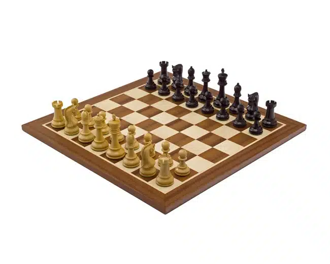 Ensemble Leningrad Echiquier en Bois d'Acajou et Jeu d'Echecs en Bois de Buis Ebonisé