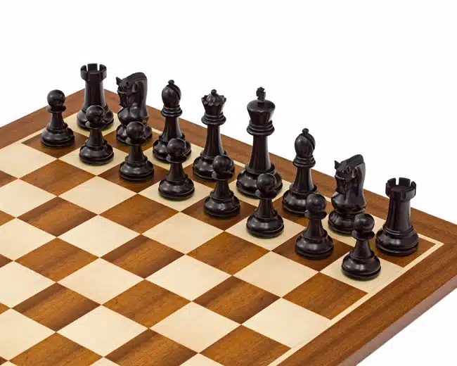 Ensemble Leningrad Echiquier en Bois d'Acajou et Jeu d'Echecs en Bois de Buis Ebonisé – Image 4