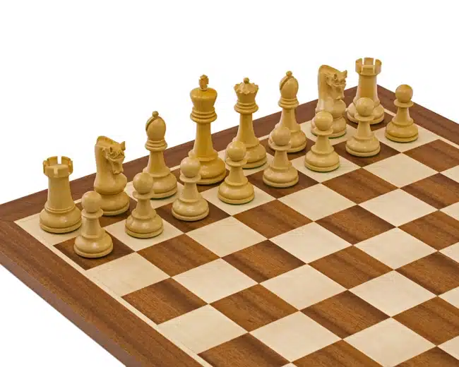 Ensemble Leningrad Echiquier en Bois d'Acajou et Jeu d'Echecs en Bois de Buis Ebonisé – Image 5