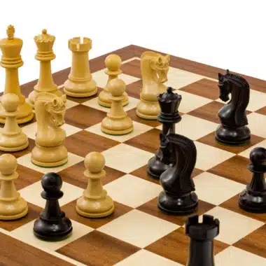 Alternative view of Ensemble Leningrad Echiquier en Bois d'Acajou et Jeu d'Echecs en Bois de Buis Ebonisé