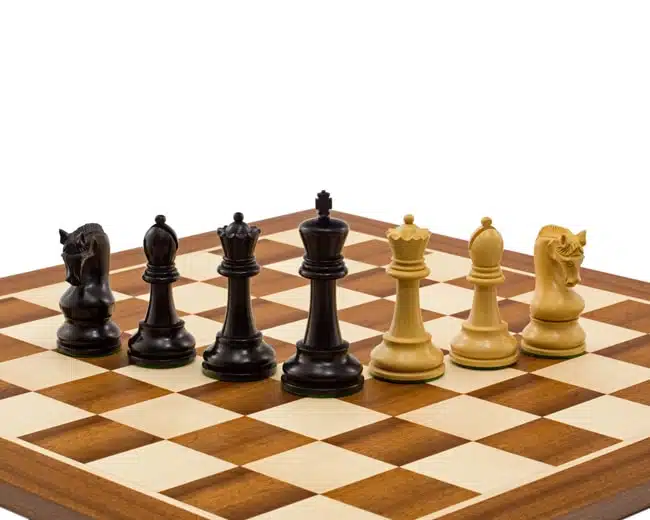 Ensemble Leningrad Echiquier en Bois d'Acajou et Jeu d'Echecs en Bois de Buis Ebonisé – Image 7