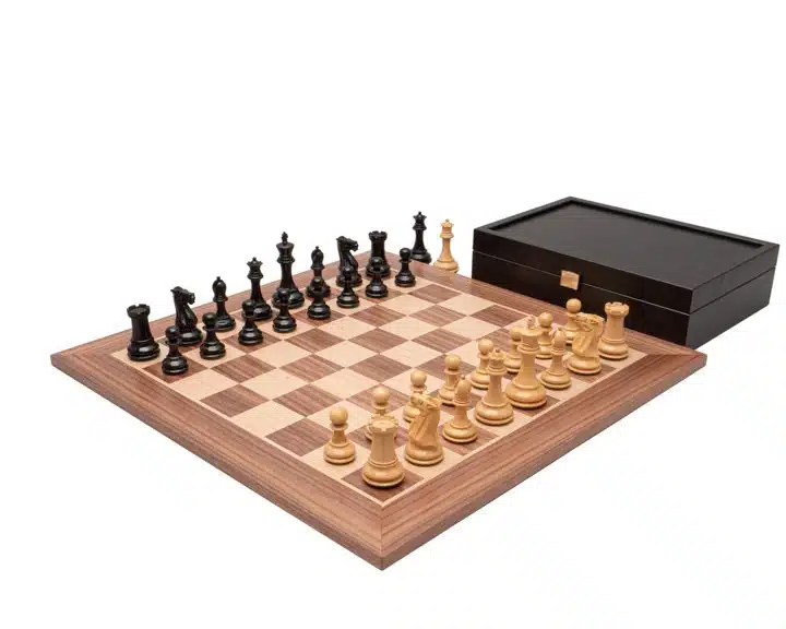 Jeu d'échecs Windsor complet avec échiquier en noyer et érable et coffret