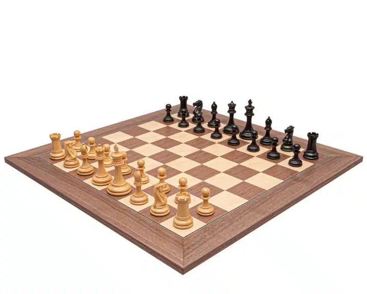 Jeu d'Échecs Rochester - Échiquier en bois de Noyer et Érable & Pièces en bois de Buis et Ébène