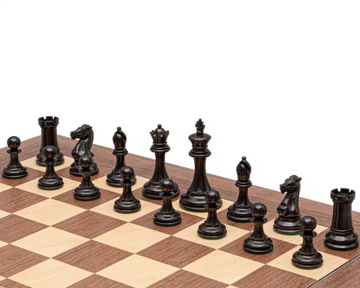 Jeu d'Échecs Rochester - Échiquier en bois de Noyer et Érable & Pièces en bois de Buis et Ébène
