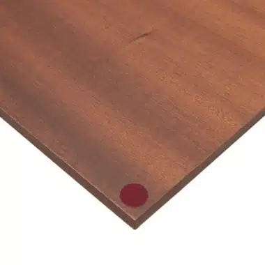 Échiquier en bois d'acajou et bois de bouleau, détail du dessous et de la tranche