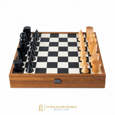 Jeu d'échecs Bauhaus noir et blanc, pièces géométriques disposées sur l'échiquier