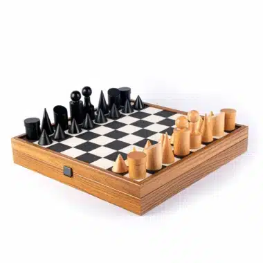 Jeu d'Echecs Bauhaus Noir et Blanc en Bois et Similicuir avec Rangement