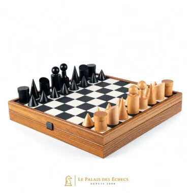 Jeu d'échecs Bauhaus noir et blanc, vue d'ensemble sur coffret en bois