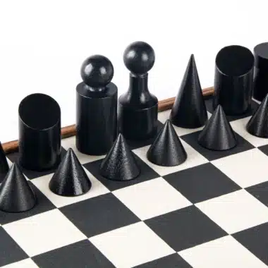 Jeu d'Echecs Bauhaus Noir et Blanc en Bois et Similicuir avec Rangement – Image 4