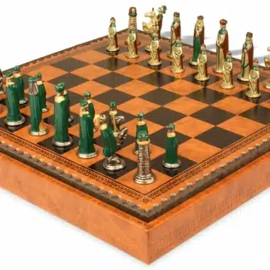 Alternative view of Petit Jeu d'Echecs Médiéval et Echiquier avec Rangement