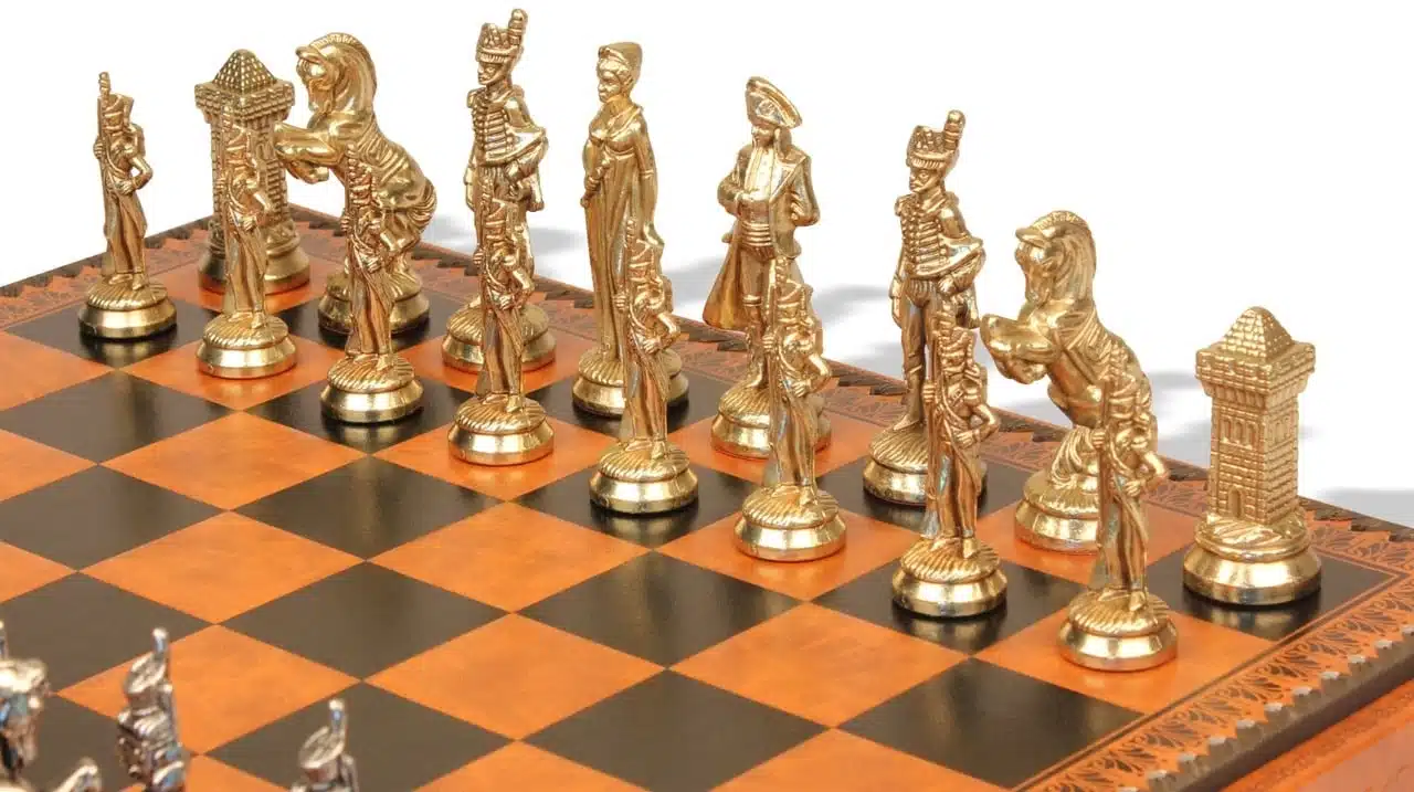 Ensemble Grand Napoléon VII Echiquier avec Rangement et Jeu d'Echecs en Métal – Image 7
