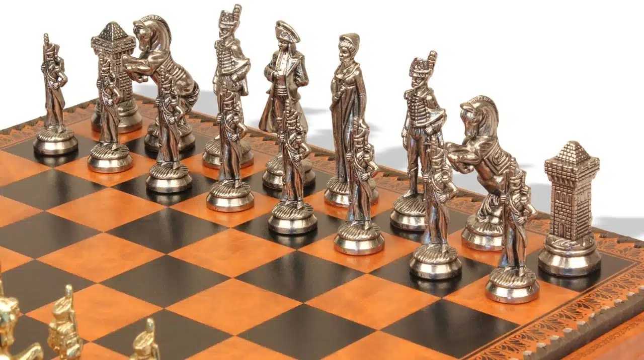 Ensemble Grand Napoléon VII Echiquier avec Rangement et Jeu d'Echecs en Métal – Image 6