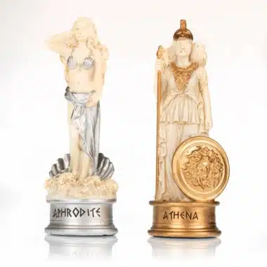 Jeu d'Echecs Mythologie Grecque Peint à la Main et Echiquier Grec Noir et Blanc – Image 7