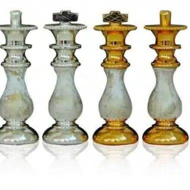Alternative view of Ensemble Louis XIV Echiquier en Marbre Noir et Blanc et Pieces Echecs en Laiton Plaqué Or et Argent Bois Patiné