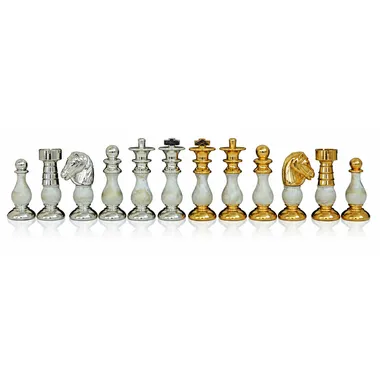 Pièces d'échecs Louis XIV : quatre rois en bois patiné plaqué or et argent