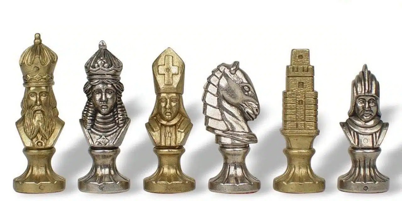 Jeu d'Échecs Moncada - Échiquier, Backgammon et Jeu de Dames en Similicuir & Pièces en Métal – Image 7