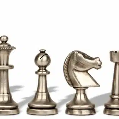 Pièces d'échecs en laiton massif argenté, roi, dame, fou, cavalier et tour