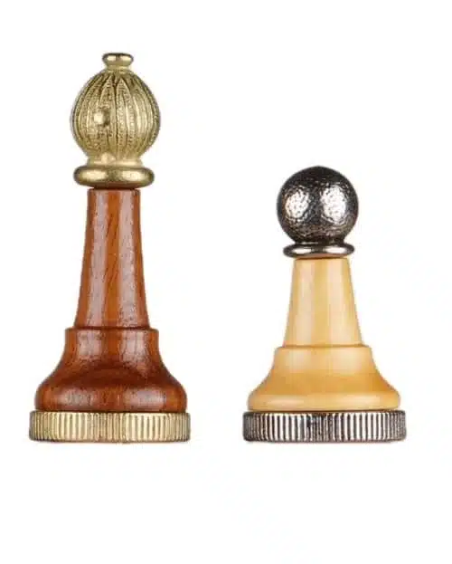 Jeu d'Échecs Classique - Échiquier - Backgammon et Jeu de Dames en Similicuir avec Rangement & Pièces en Métal et Bois – Image 9