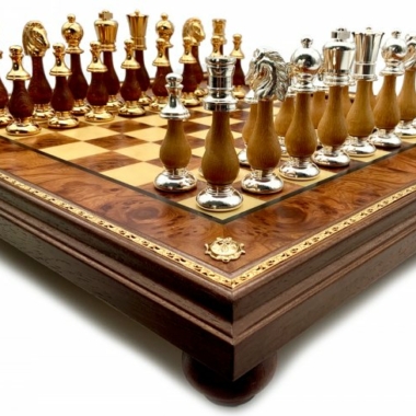 Jeu d'Échecs Grand Oriental - Échiquier en Bois de Bruyère et Bois d'Orme & Pièces en bois et laiton massif