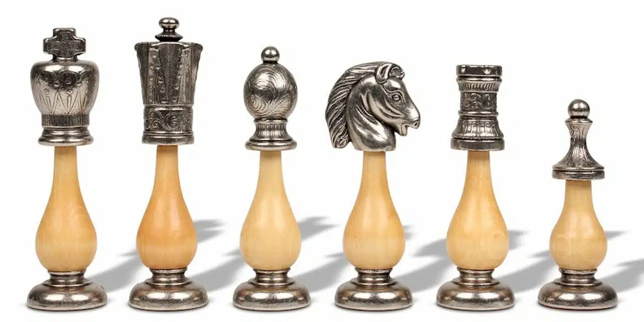 Jeu d'Échecs Arabesque - Échiquier en bois de Bruyère et Bois d'Orme avec tiroir & Pièces en métal et bois