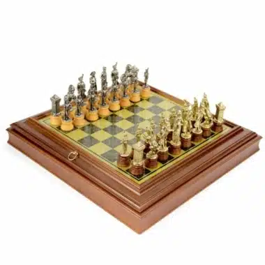 Jeu d'Échecs Napoléon - Échiquier en bois effet laiton avec rangement intégré & Pièces en métal