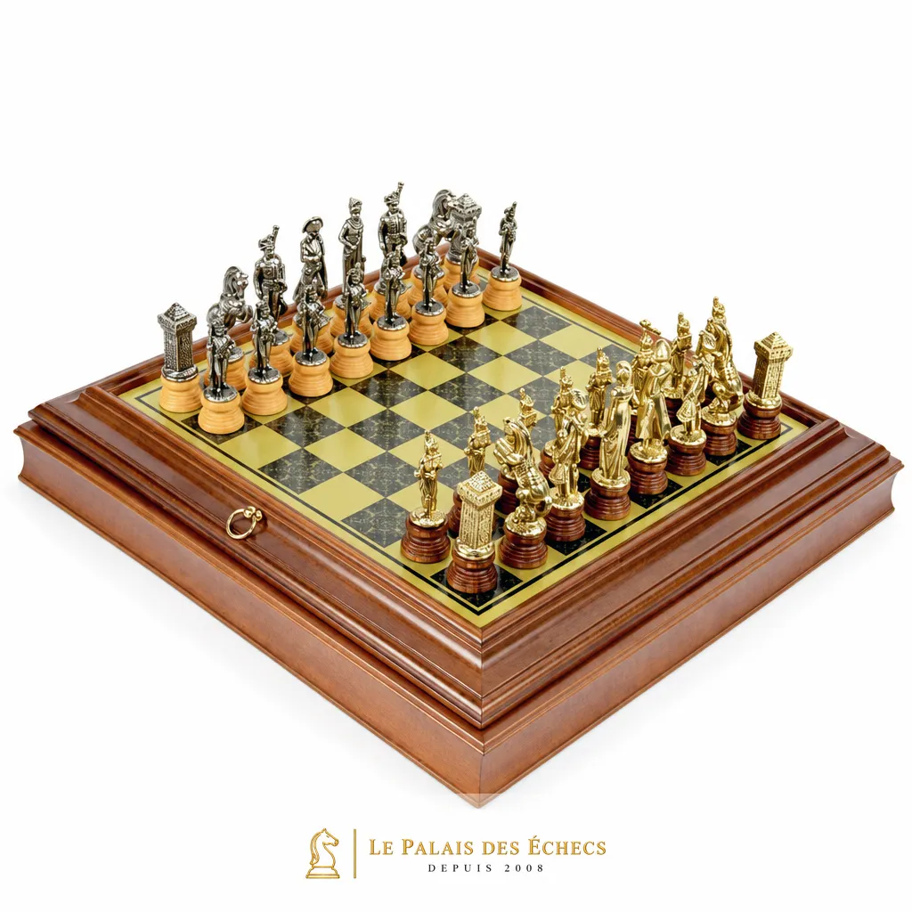 Jeu d'échecs Napoléon complet sur coffret en bois avec pièces en métal
