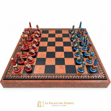 Jeu d'échecs égyptien avec pièces en métal rouge et bleu sur échiquier en similicuir