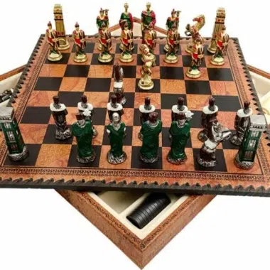 Jeu d'Échecs Romains vs Barbares - Échiquier - Backgammon et Jeu de dames en similicuir avec rangement & Pièces en métal