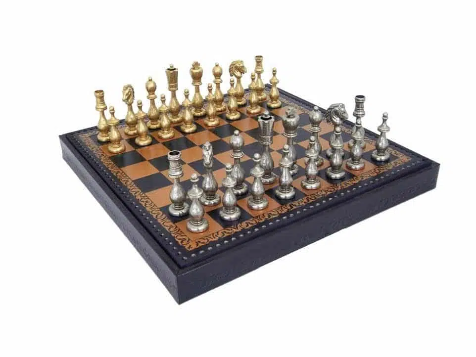 Jeu d'Échecs Arabesque - Échiquier - Backgammon et Jeu de dames en similicuir & Pièces d'échecs en métal