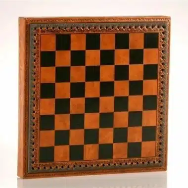 Petit Jeu d'Echecs en Bois et Echiquier en Similicuir – Image 7
