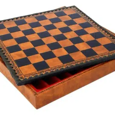 Petit Jeu d'Echecs en Bois et Echiquier en Similicuir – Image 3