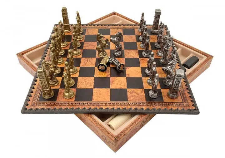 Jeu d'Échecs Romains vs Barbares - Échiquier - Backgammon et Jeu de dames en similicuir avec rangement & Pièces en métal