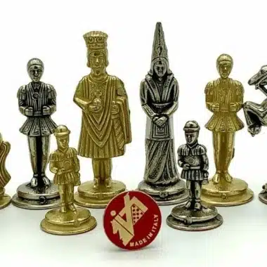Alternative view of Petit Jeu d'Échecs Camelot - Échiquier en Similicuir avec Rangement & Pièces en Métal