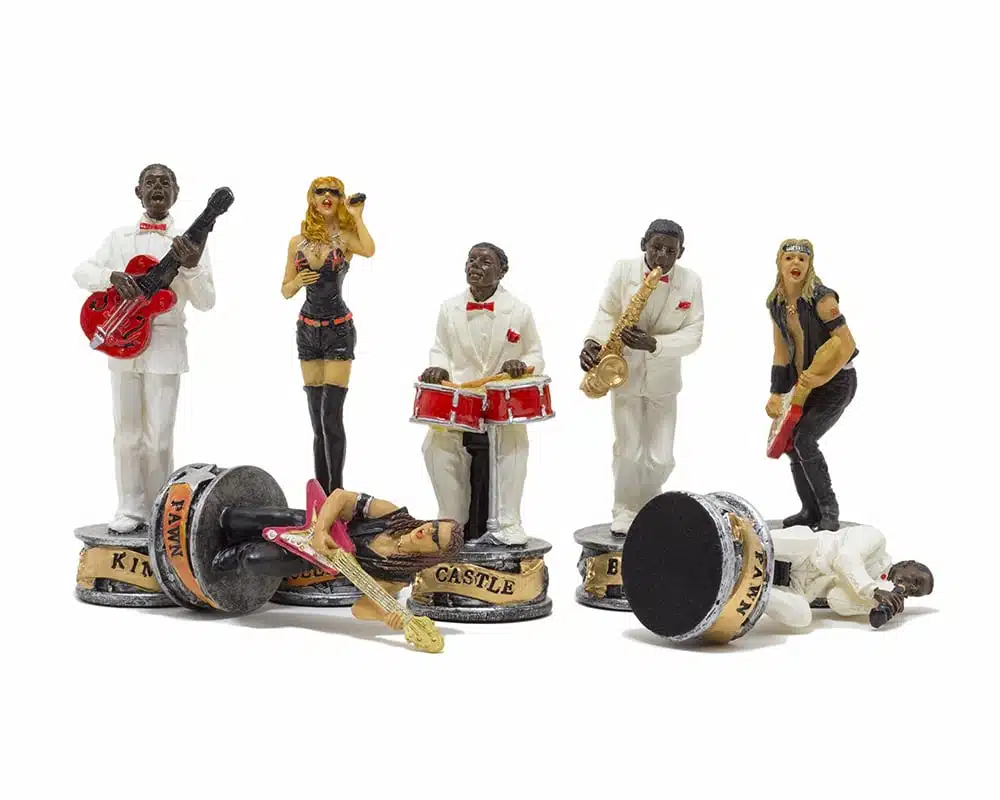 Jeu d'Échecs Jazz vs Rock - Échiquier en bois laqué noir & Pièces en résine – Image 19