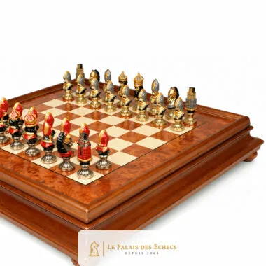 Jeu d'échecs Moncada, pièces en métal peint en gros plan sur l'échiquier