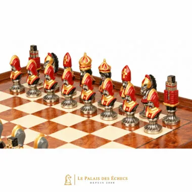 Détail des pièces rouges et dorées du jeu d'échecs Moncada sur l'échiquier