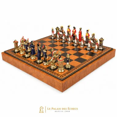 Jeu d'échecs Napoléon vu de face sur son coffret en similicuir marron