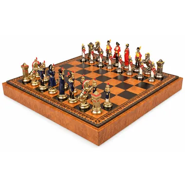 Jeu d'échecs Napoléon vu de face sur son coffret en similicuir marron