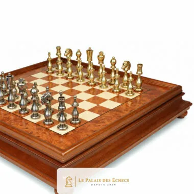 Angle du jeu d'échecs Arabesque montrant le roi et la tour d'ivoire au premier plan