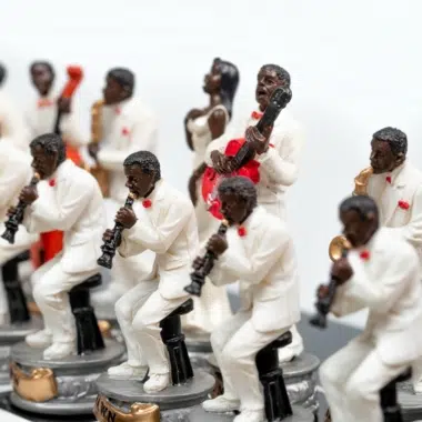 Jeu d'Échecs Jazz vs Rock - Échiquier en similicuir & Pièces en résine