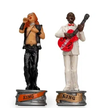 Rois Jazz vs Rock : chanteuse rock et guitariste jazz en tenue blanche
