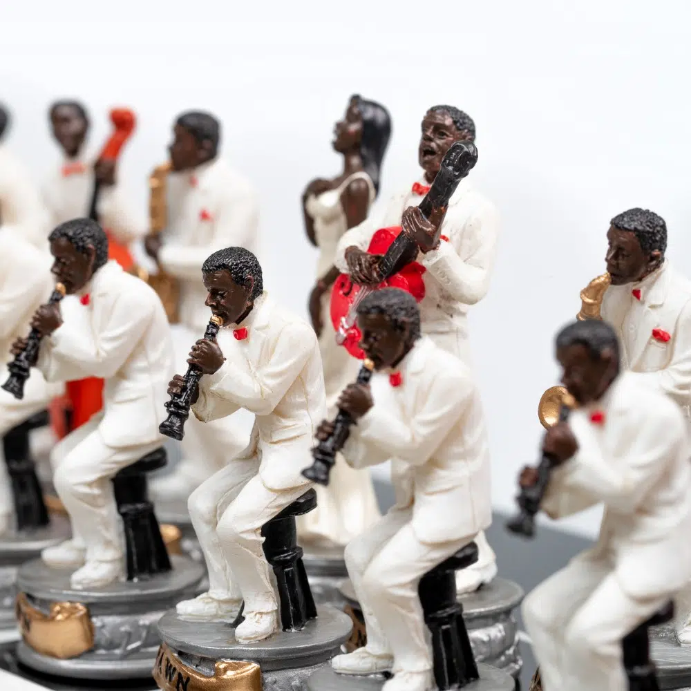 Jeu d'Échecs Jazz vs Rock - Échiquier en bois laqué noir & Pièces en résine