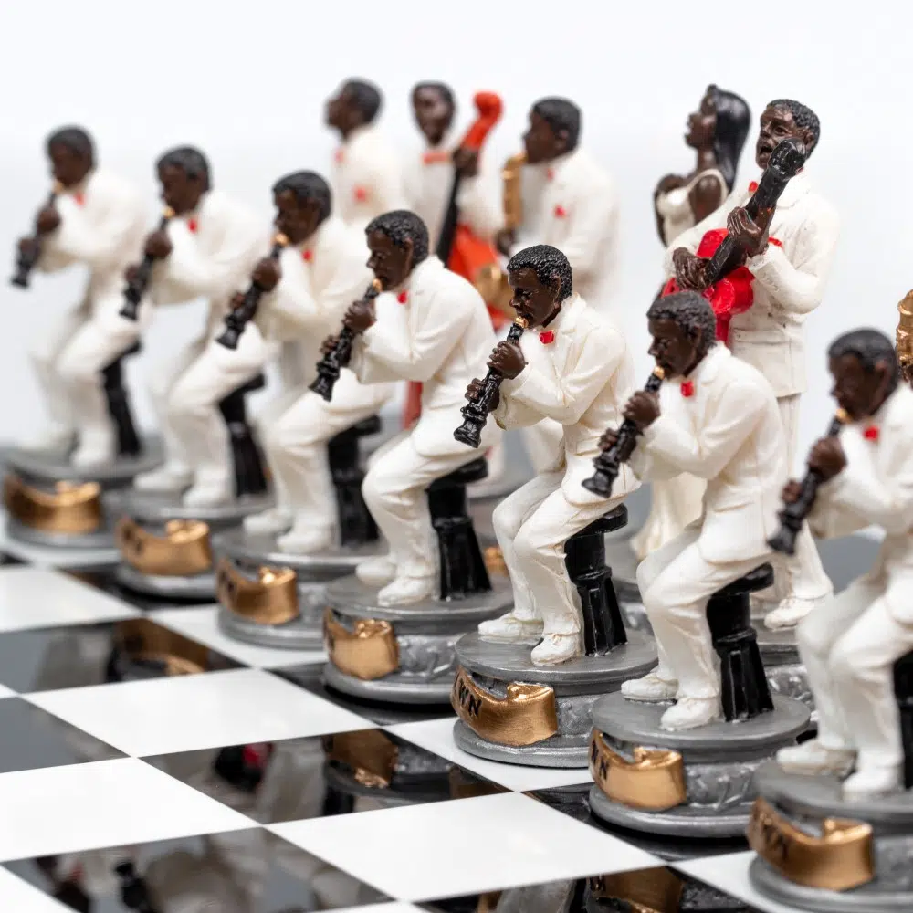 Jeu d'Échecs Jazz vs Rock - Échiquier en bois laqué noir & Pièces en résine