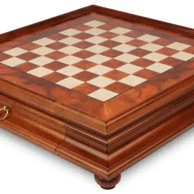 Échiquier en bois de bruyère et bois d'orme du coffret Grand Staunton vu de dessus