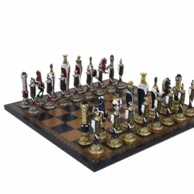Jeu d'Echecs Renaissance en Métal Peint à la Main et Échiquier en Similicuir Doré / Bleu