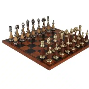 Jeu d'échecs complet en bois et métal sur échiquier en similicuir marron
