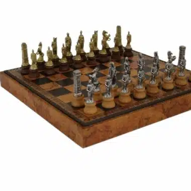 Jeu d'échecs Romains vs Barbare - Échiquier, Jeu de Dames et Backgammonen en Similicuir avec compartiment de rangement & Jeu d'Échecs en Métal et Bois