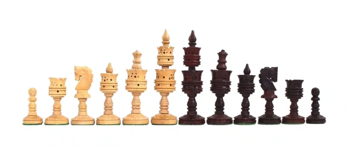Jeu d'Echecs Sculpté en Bois de Palissandre & Échiquier en Cuir Véritable – Image 4